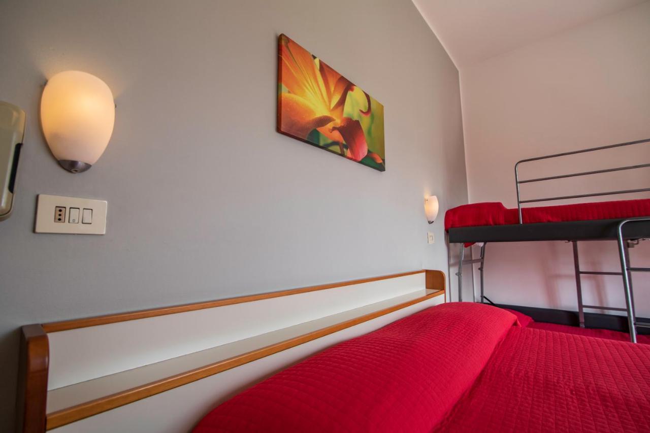 Hotel Ausonia B&B Римини Экстерьер фото
