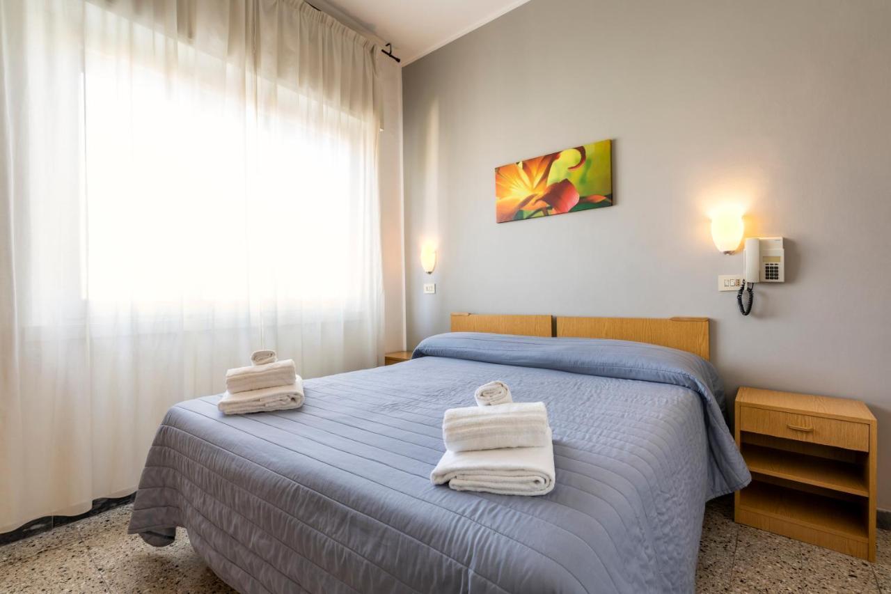 Hotel Ausonia B&B Римини Экстерьер фото