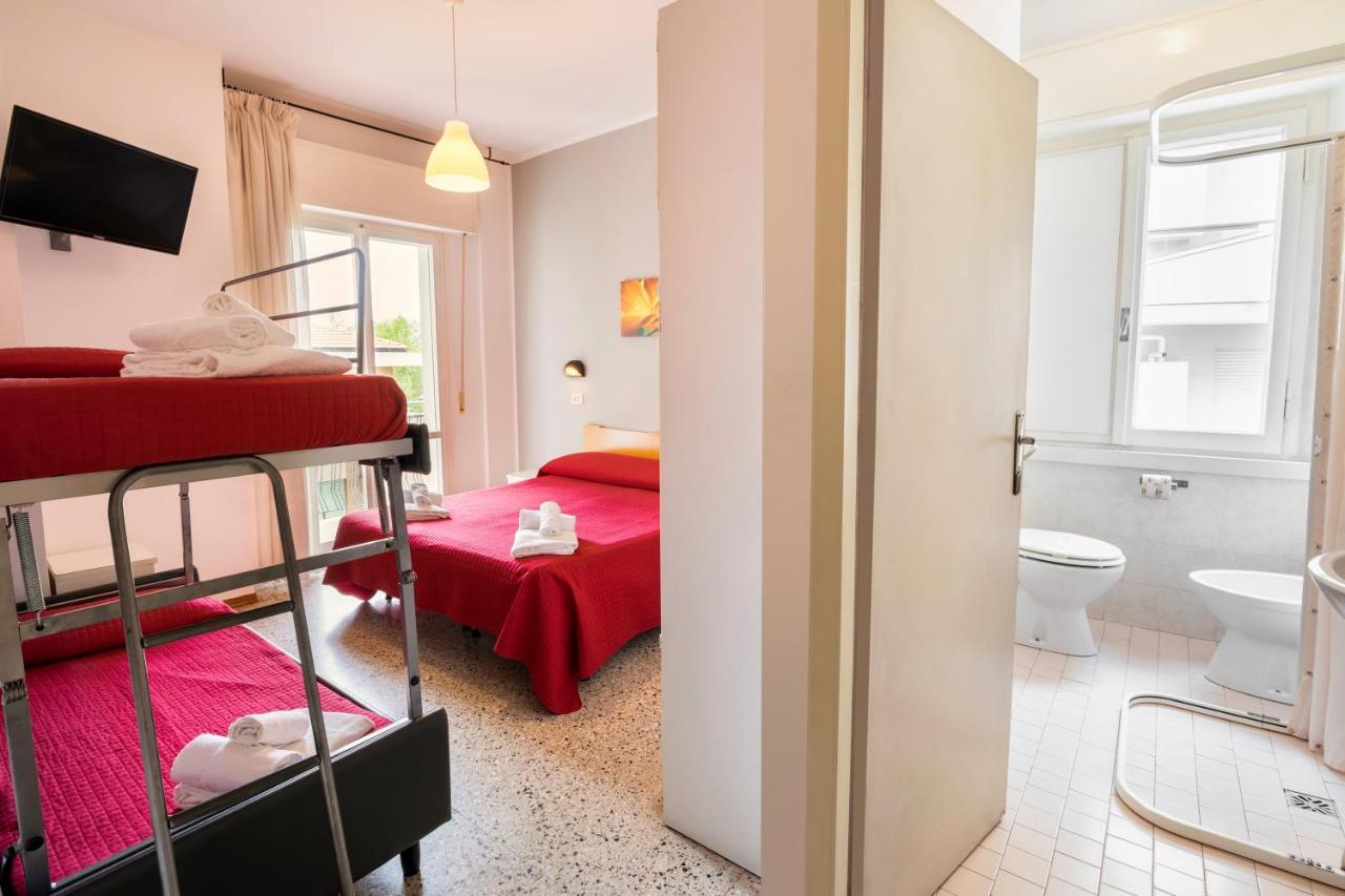Hotel Ausonia B&B Римини Экстерьер фото