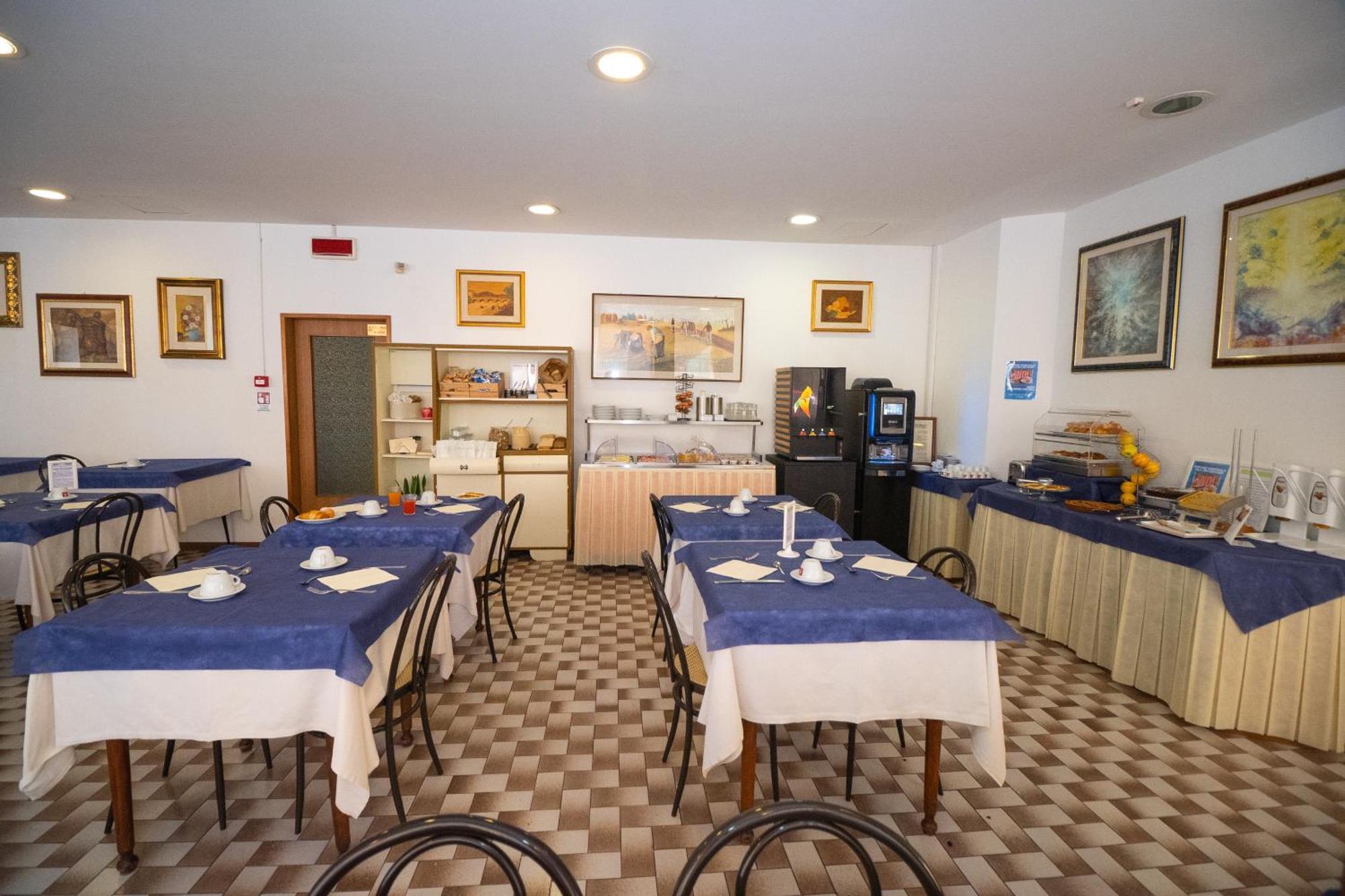 Hotel Ausonia B&B Римини Экстерьер фото