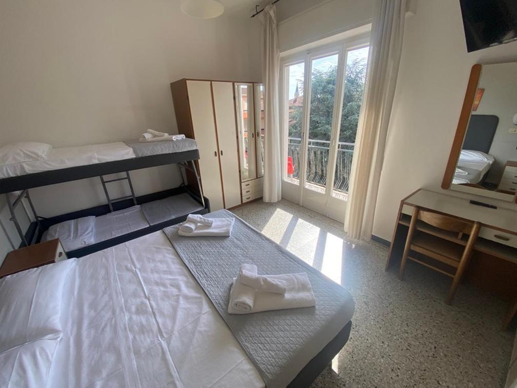 Hotel Ausonia B&B Римини Экстерьер фото
