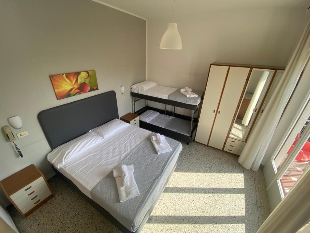 Hotel Ausonia B&B Римини Экстерьер фото
