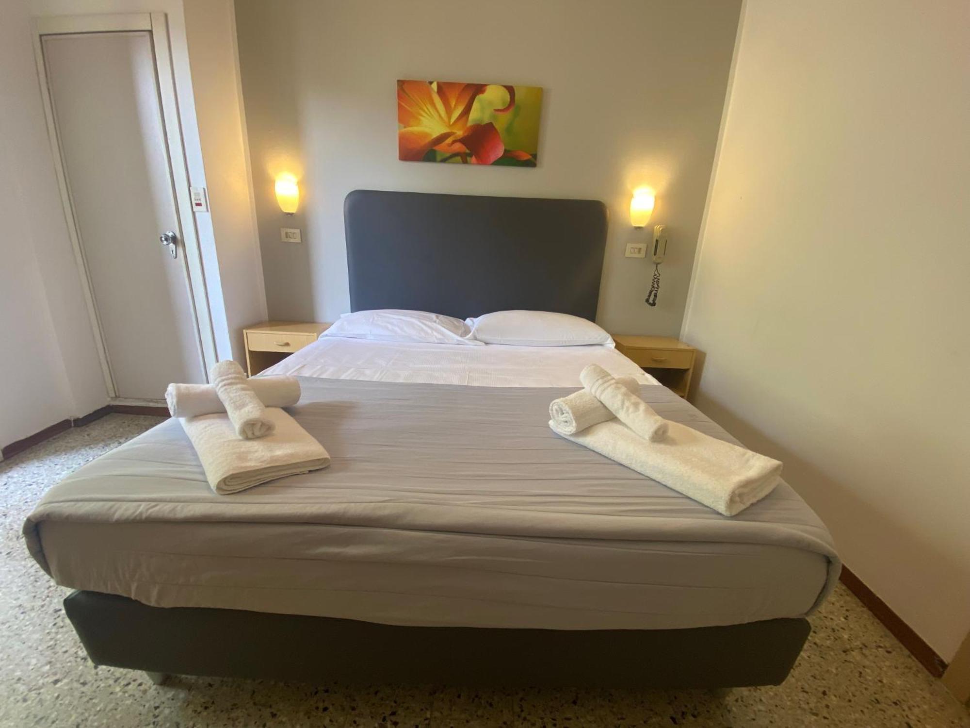 Hotel Ausonia B&B Римини Экстерьер фото
