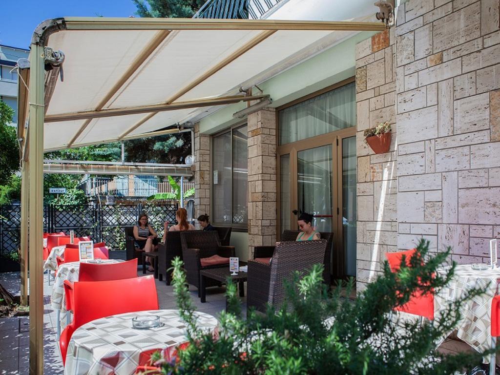 Hotel Ausonia B&B Римини Экстерьер фото